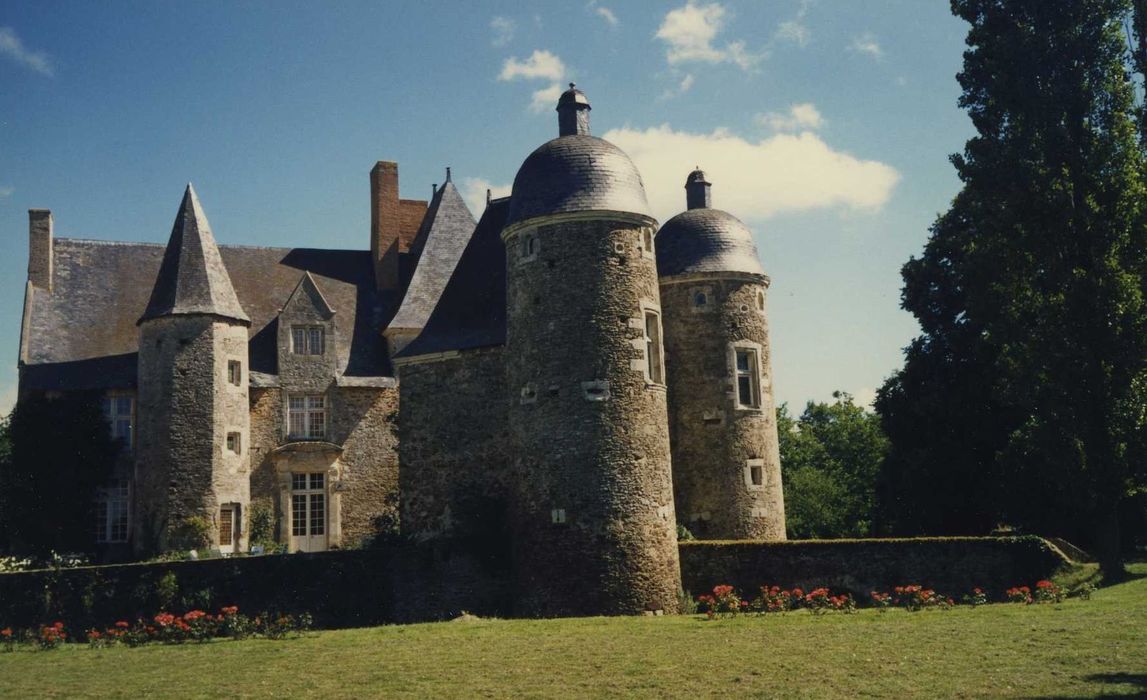 Château de l'Escoublère : Ensemble sud, vue générale