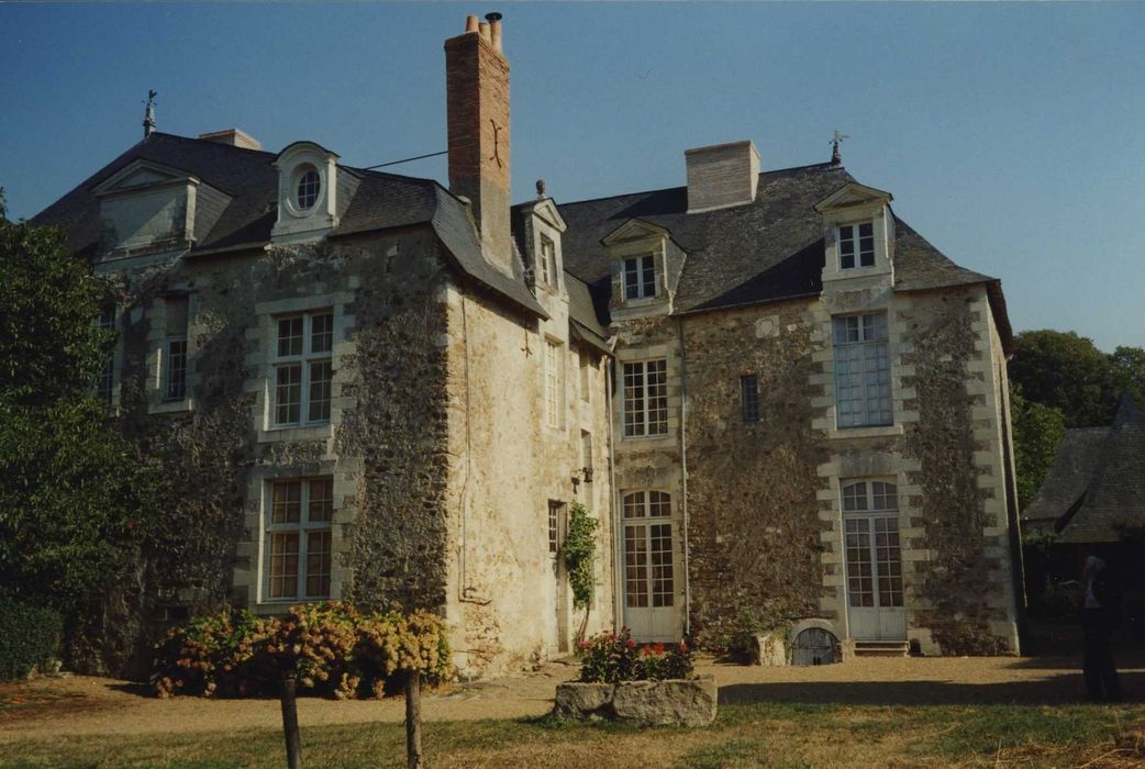 Château de la Cour de Cellières : Ensemble nord-ouest, vue générale