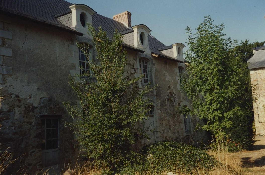 Château de la Cour de Cellières : Petit logis, façade sud, vue générale