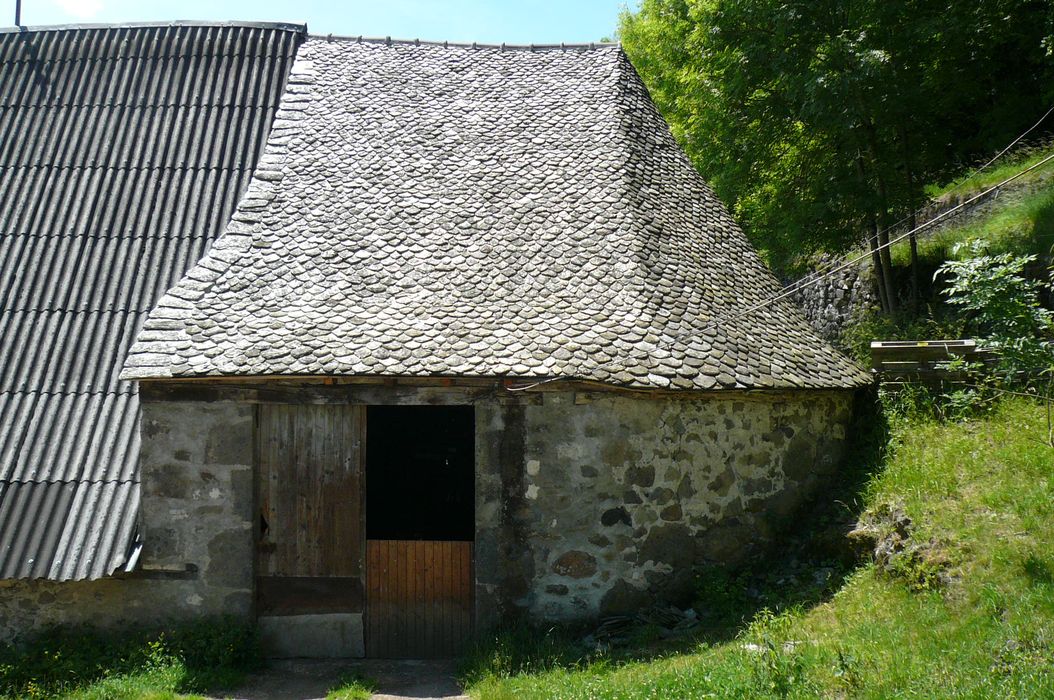 Domaine du Martinet : Appentis dit « védelat », vue générale