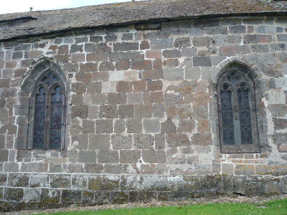 Eglise Saint-Hippolyte : Façade latérale nord, vue partielle