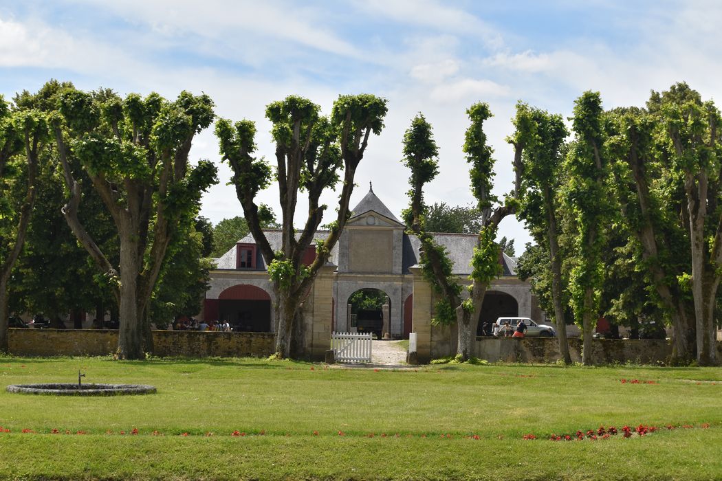 Château : Communs, ensemble nord, vue partielle