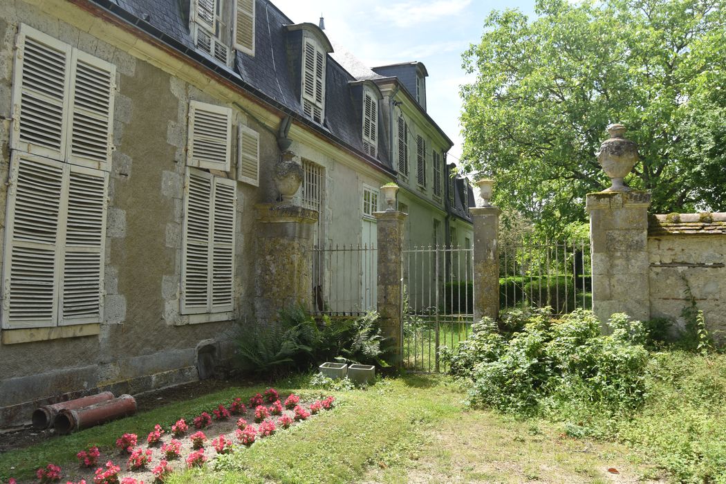 Château : Grilles d'accès au potager