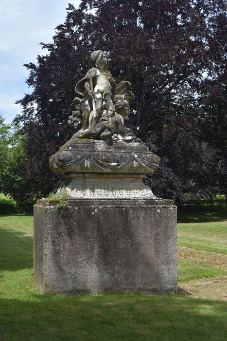 Château : Jardin nord-ouest, groupe sculpté : l'Afrique, vue générale