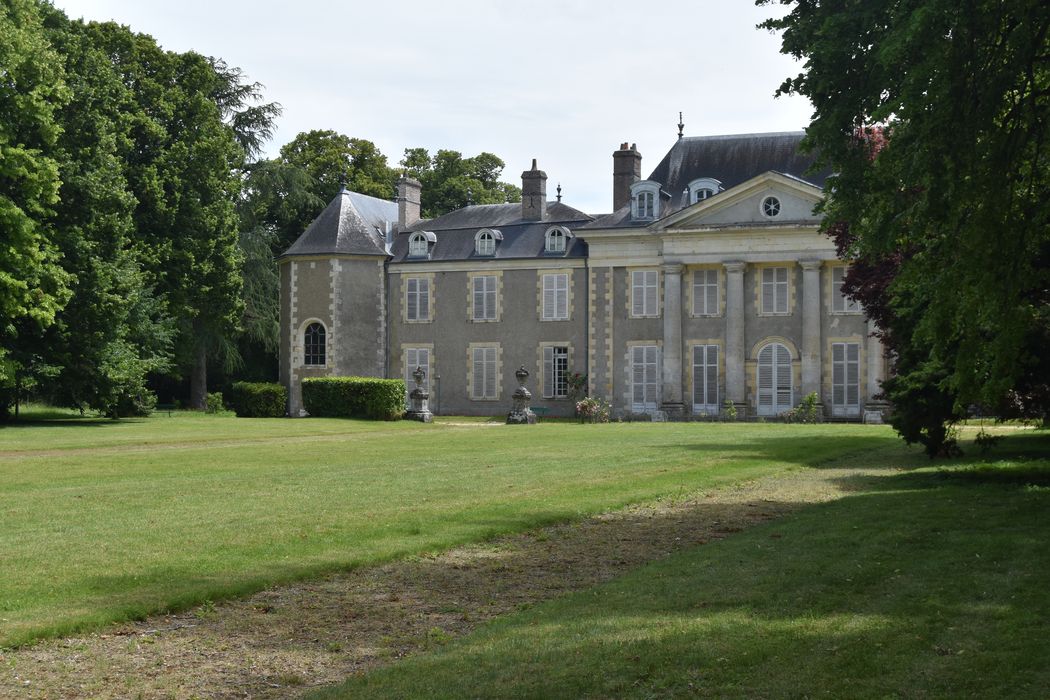 Château : Façade nord-ouest, vue partielle