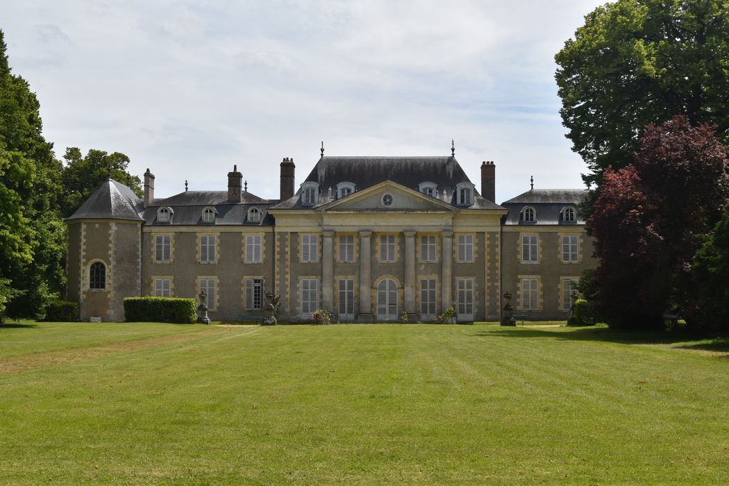 Château : Façade nord-ouest, vue générale