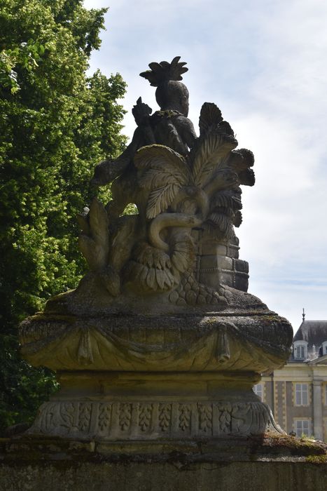 Château : Jardin nord-ouest, groupe sculpté : l'Amérique du Nord, vue générale