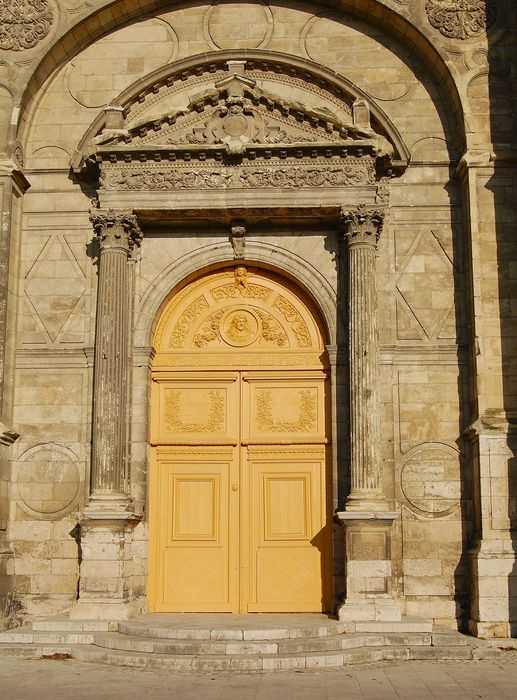 Cathédrale Sainte-Croix : Transept sud, portail, vue générale