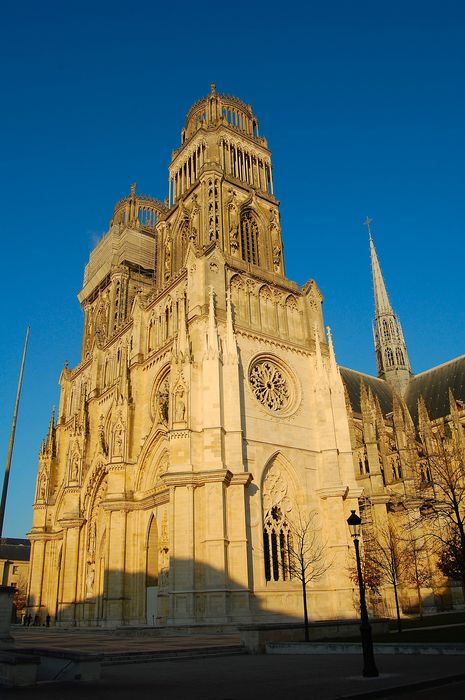 Cathédrale Sainte-Croix : Façade occidentale, vue générale