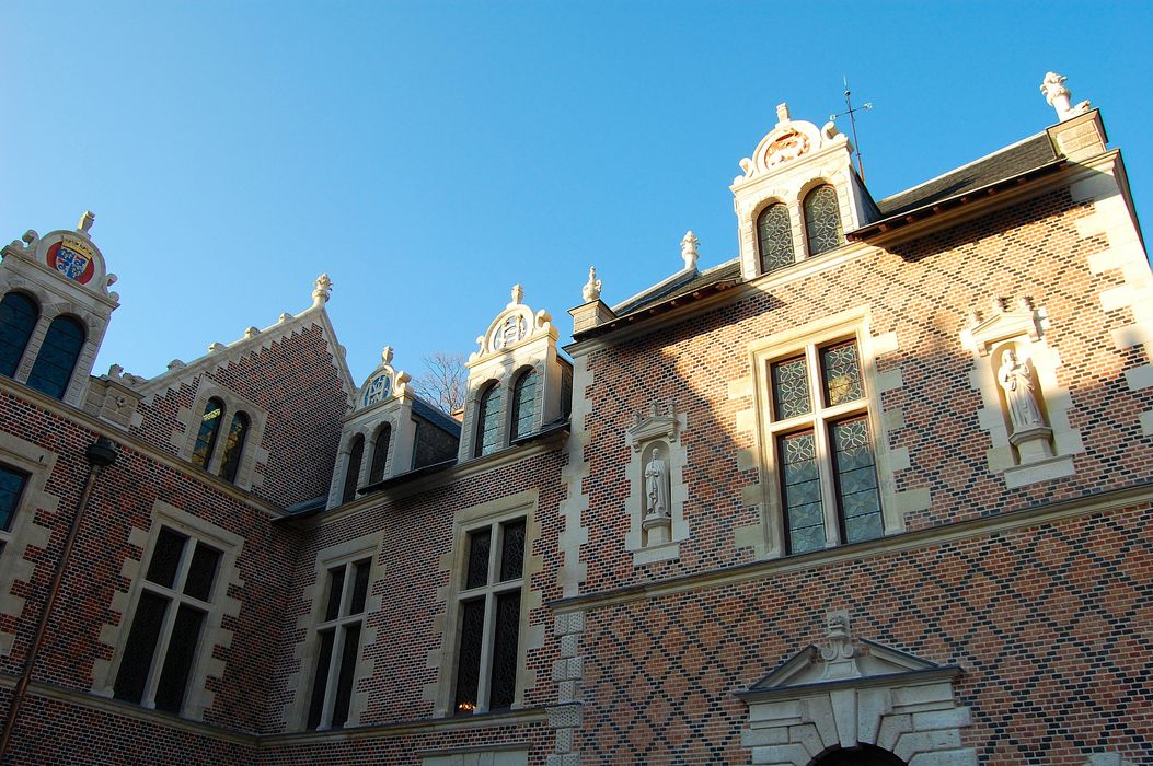 Hôtel Groslot, actuellement Hôtel de ville : Cour d'honneur, aile sud, façade sud, vue partielle