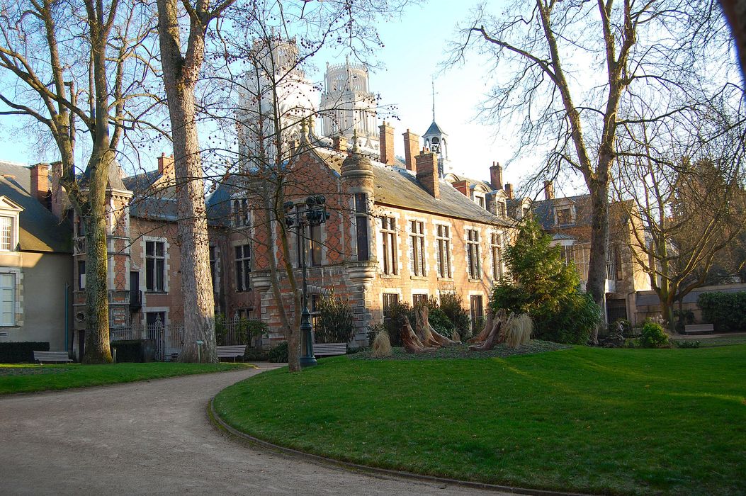 Hôtel Groslot, actuellement Hôtel de ville : Ensemble nord-ouest sur jardin, vue générale