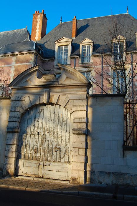 Maison : Porche sur rue, vue générale