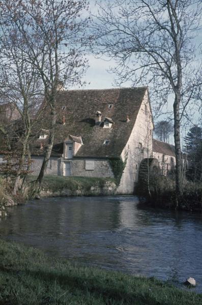 Moulin à eau en bordure de la Cléry