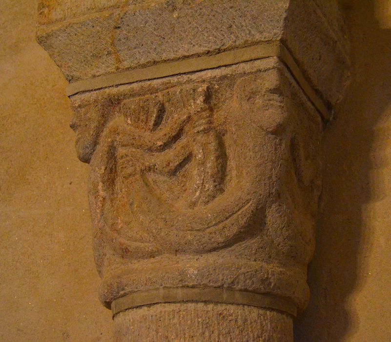 Eglise Saint-Blaise : Détail d'un chapiteau sculpté