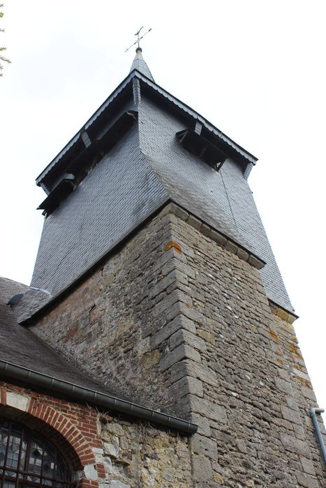 Collégiale Saint-Pierre : clocher, vue générale