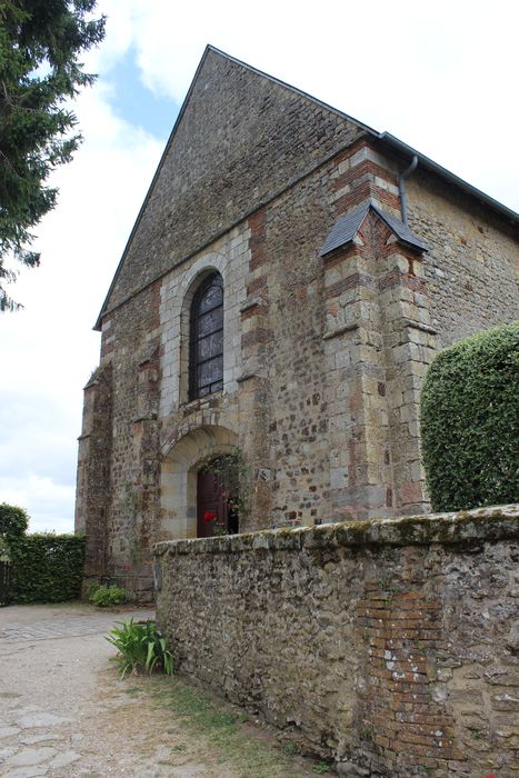 Collégiale Saint-Pierre : Façade nord-ouest, vue générale