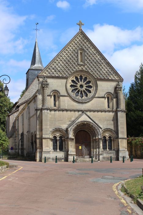 Eglise Sainte-Marie-Madeleine : Façade occidentale, vue générale