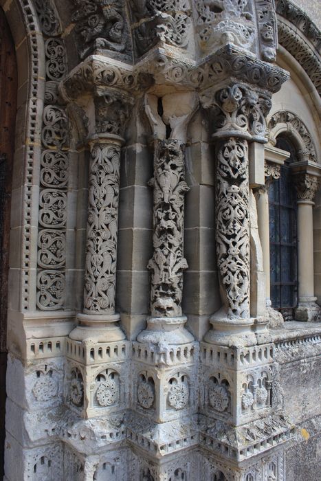 Eglise Sainte-Marie-Madeleine : Façade occidentale, détail