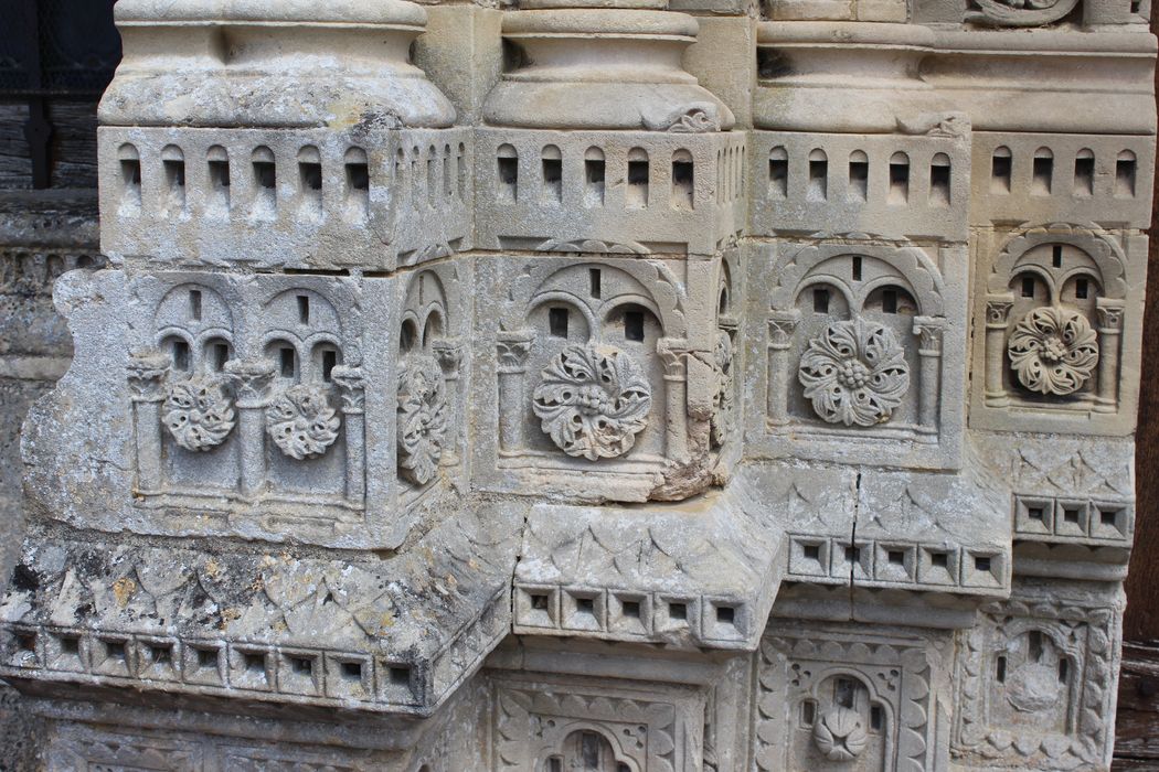 Eglise Sainte-Marie-Madeleine : Façade occidentale, détail