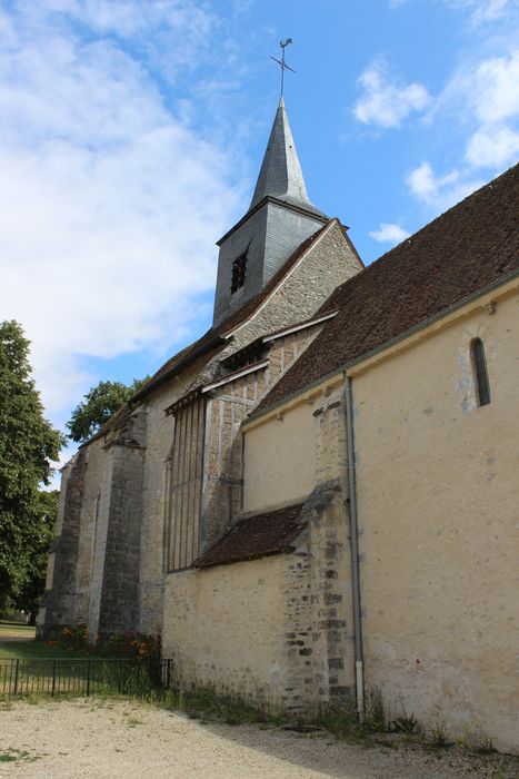 Eglise Sainte-Marie-Madeleine : Façade latérale nord, vue générale