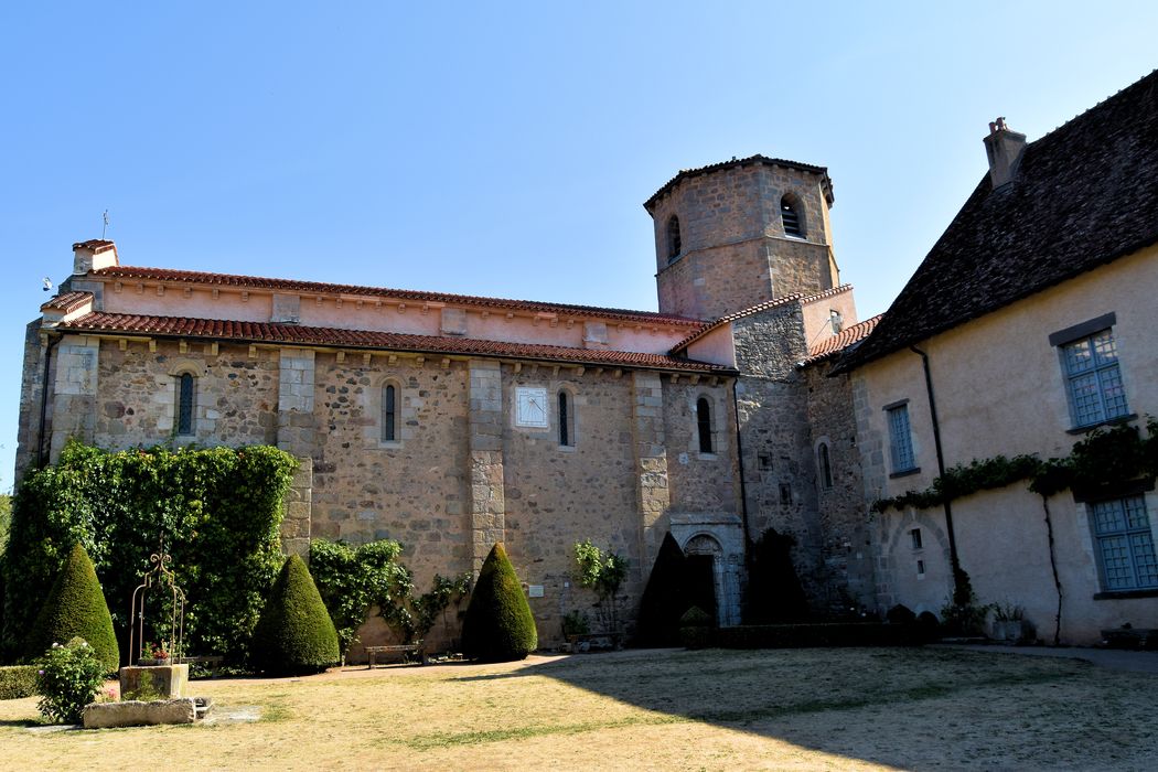 Eglise Saint-Hilaire : Façade latérale sud, vue générale