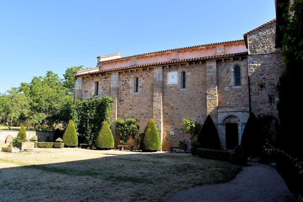 Eglise Saint-Hilaire : Façade latérale sud, vue générale