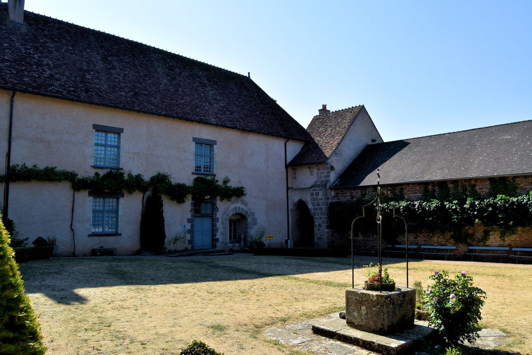 Ancien monastère : Façade ouest, vue générale