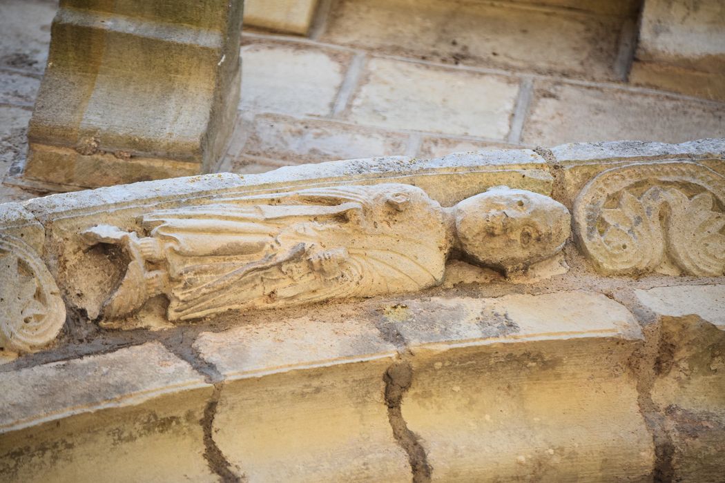 Eglise Saint-Hilaire : Portail nord, détail