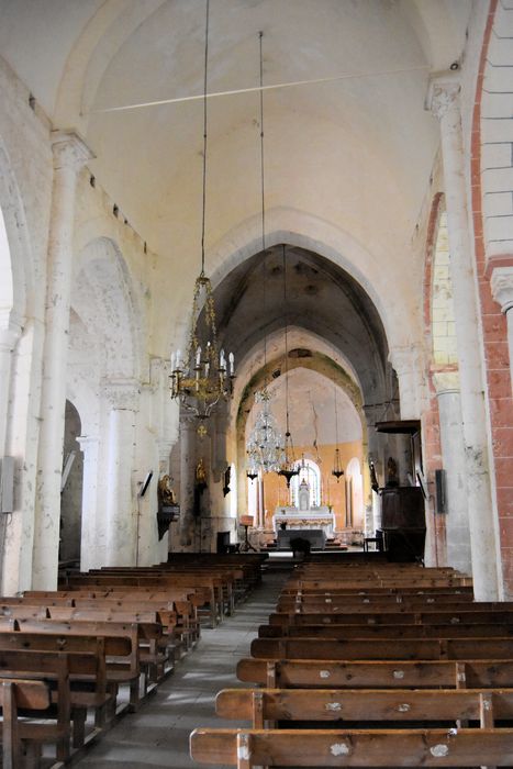 Eglise Saint-Hilaire et ancien monastère : Nef, vue générale