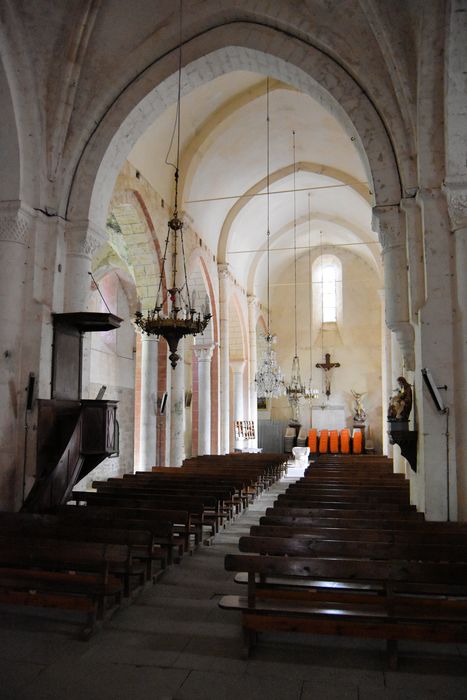 Eglise Saint-Hilaire : Nef, vue générale