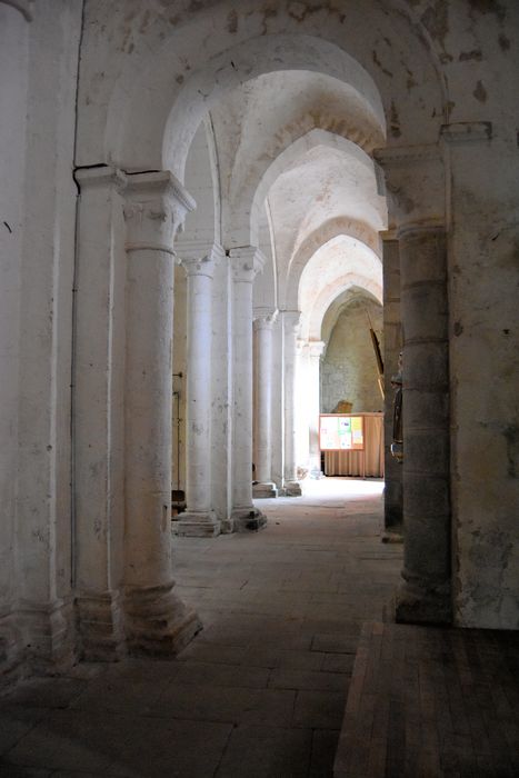 Eglise Saint-Hilaire : Bas-côté nord, vue générale