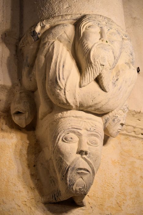 Eglise Saint-Hilaire : Détail d'un culot de retombée de voûtes