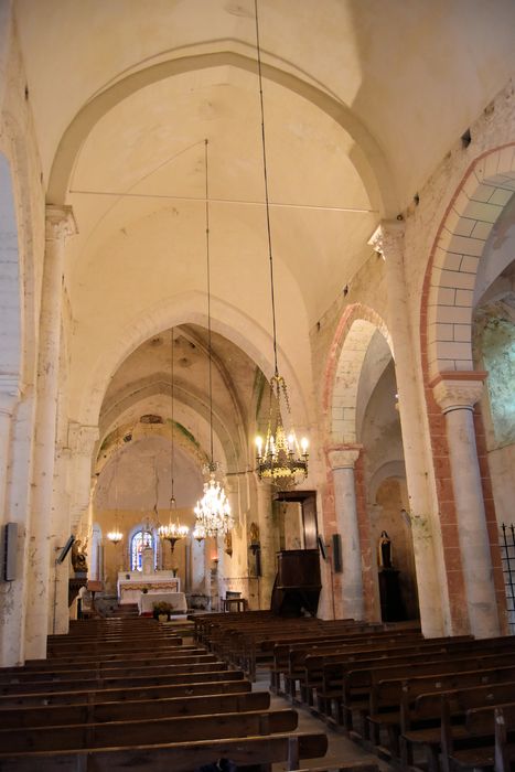 Eglise Saint-Hilaire : Nef, vue générale