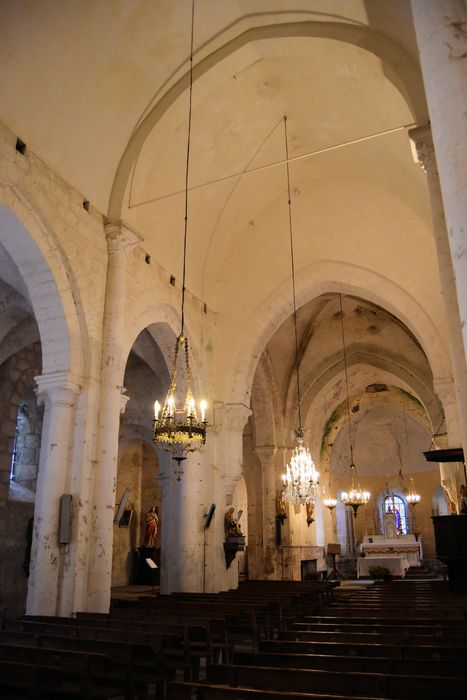 Eglise Saint-Hilaire : Nef, vue générale