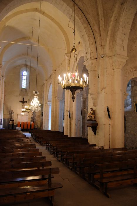 Eglise Saint-Hilaire : Nef, vue générale