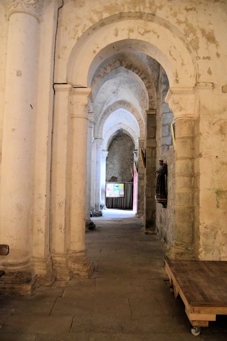 Eglise Saint-Hilaire : Bas-côté nord, vue générale