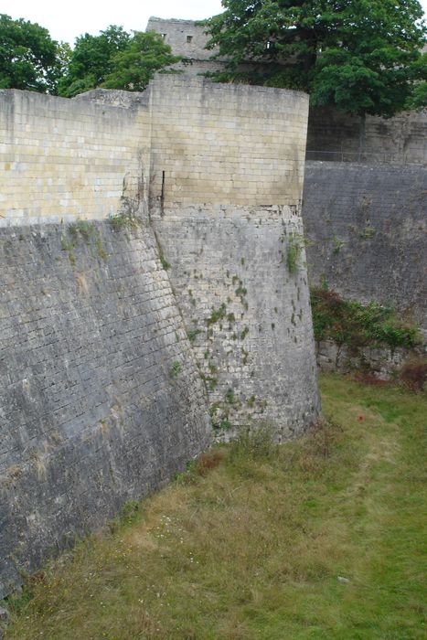 Château : Remparts, vue partielle