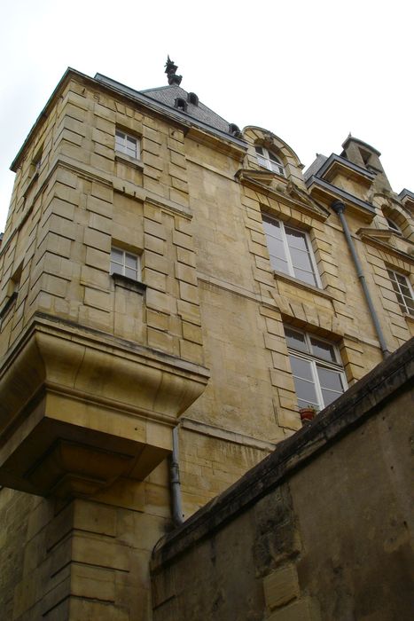 Ancien hôtel de Colomby : Vue générale de la tourelle en encorbellement 