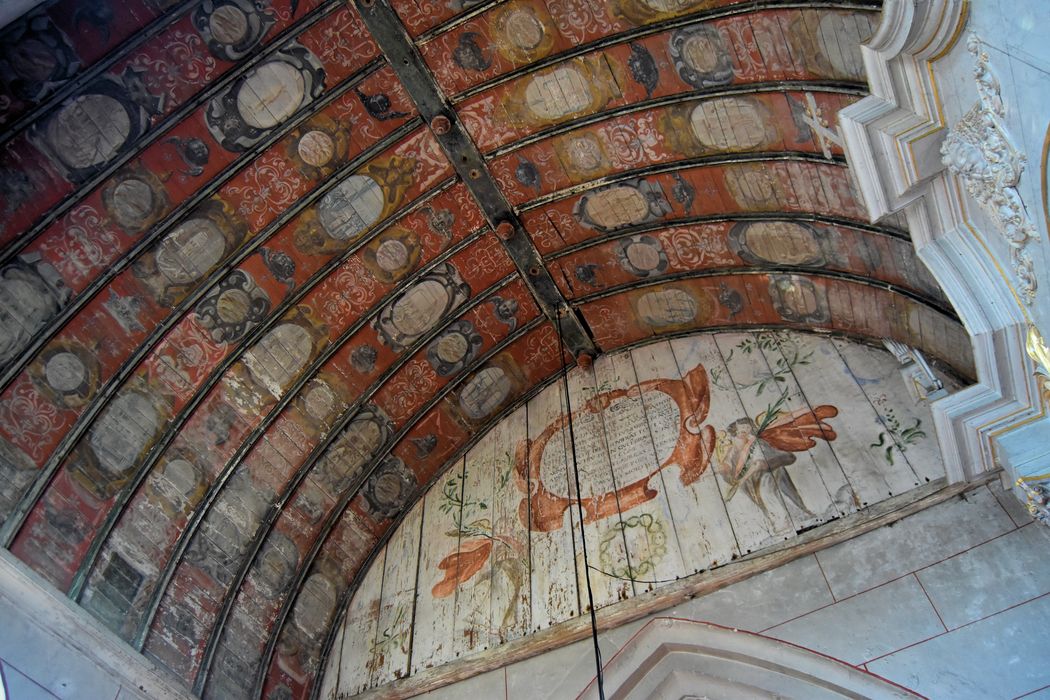 Eglise Saint-Denis : Voûte lambrissée de la chapelle sud, peintures monumentales