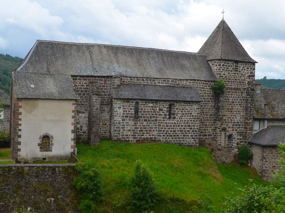 Eglise Saint-Jean-Baptiste : Façade latérale nord, vue générale