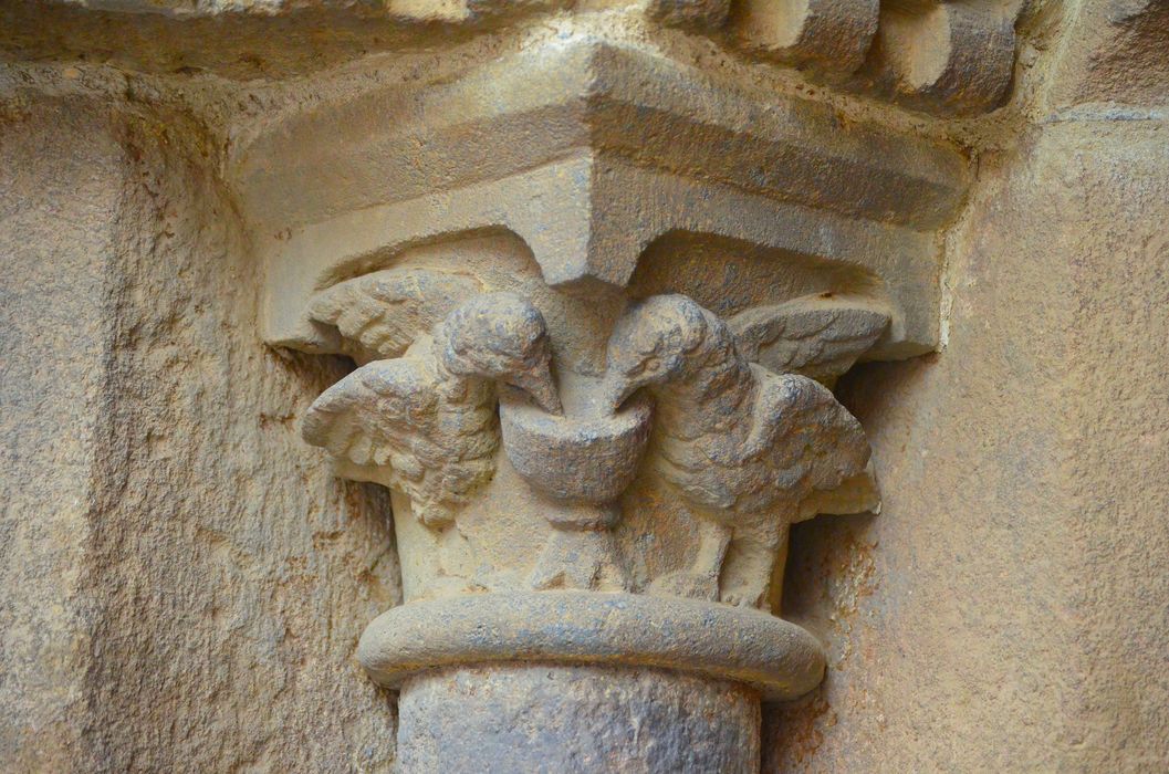 Eglise Saint-Mathieu : Clocher-porche, détail