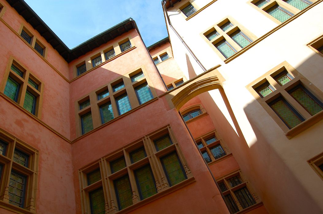 Hôtel de Gadagne : Cour intérieure, façades, vue partielle