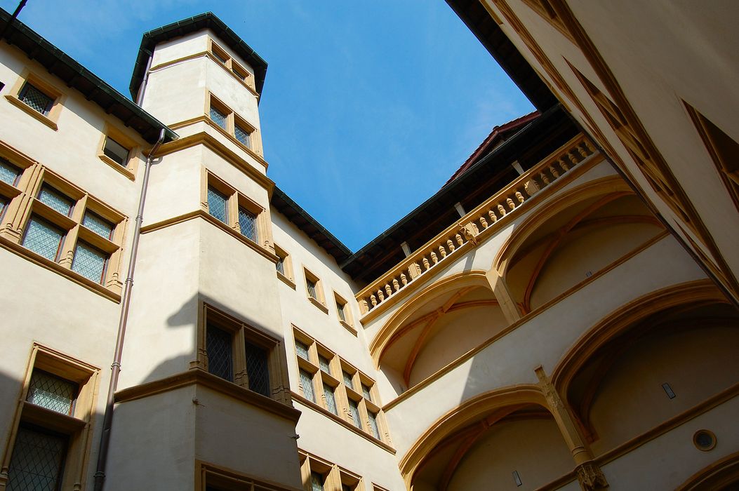 Hôtel de Gadagne : Cour intérieure, façades, vue partielle