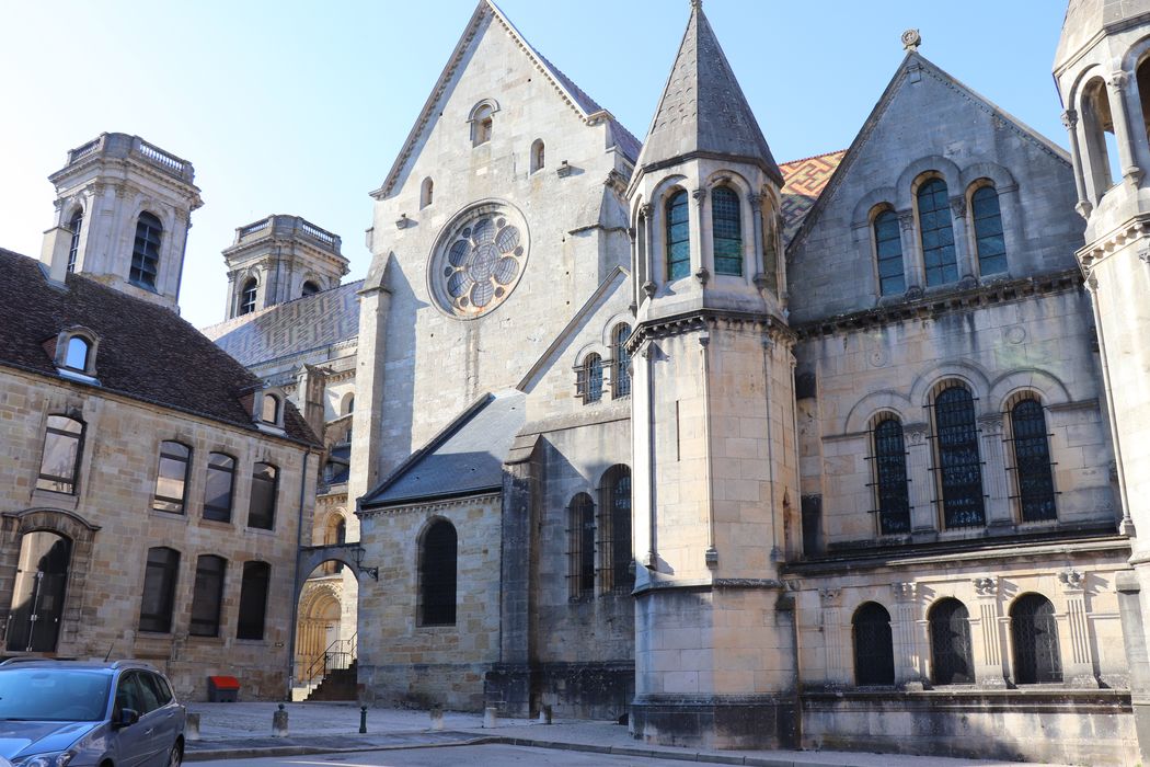 Cathédrale Saint-Mammes : Façade latérale sud, vue partielle