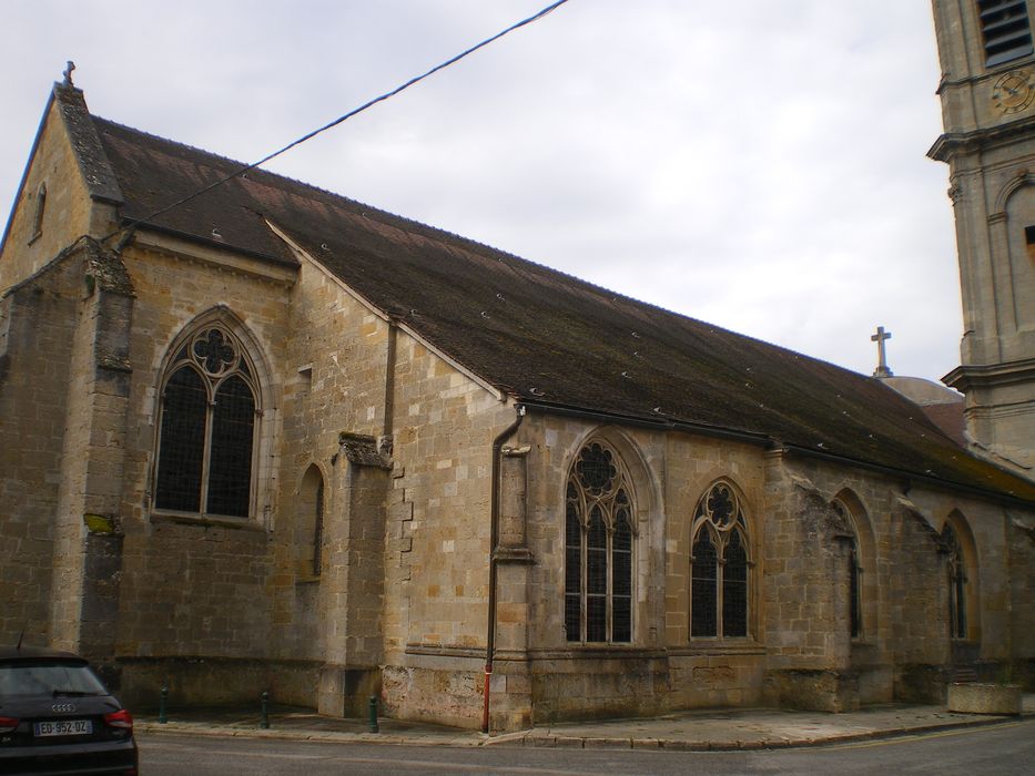 Eglise Saint-Martin : Façade latérale nord, vue générale