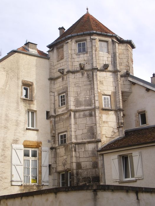 Hôtel : Tour d'escalier, vue générale