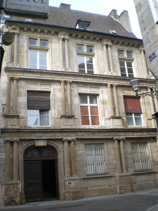 Maison : Façade sur rue, vue générale