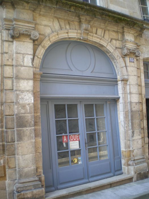 Maison : Ancien portail d'accès sur rue, vue générale