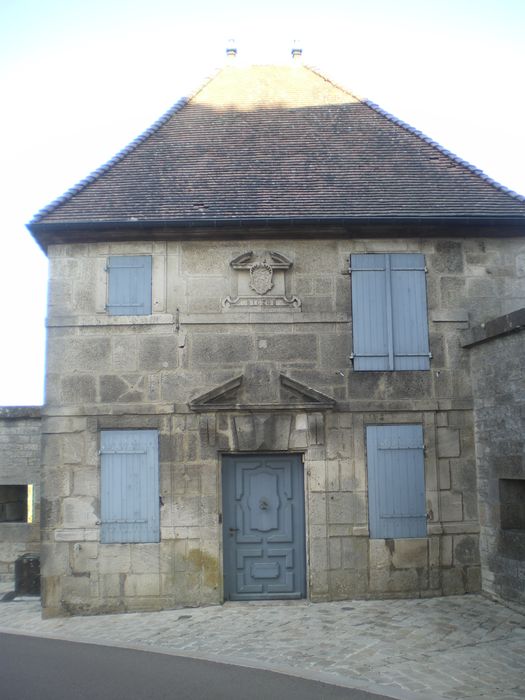 Pavillon Louis XIII : Façade sur rue, vue générale