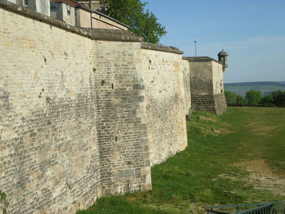 Remparts : Vue partielle est